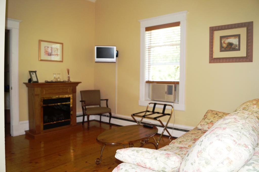 La Maison Drew B&B Magog Habitación foto